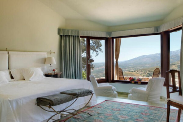 hotel nabia accommodation hunting gredos ibex