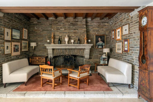 parador villafranca del bierzo accommodation hunting cantabrian chamois