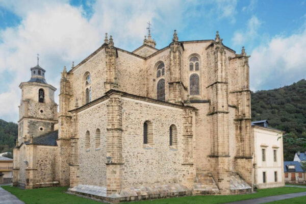 parador villafranca del bierzo accommodation hunting cantabrian chamois